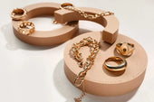 The table was decorated with skillfully carved jewels