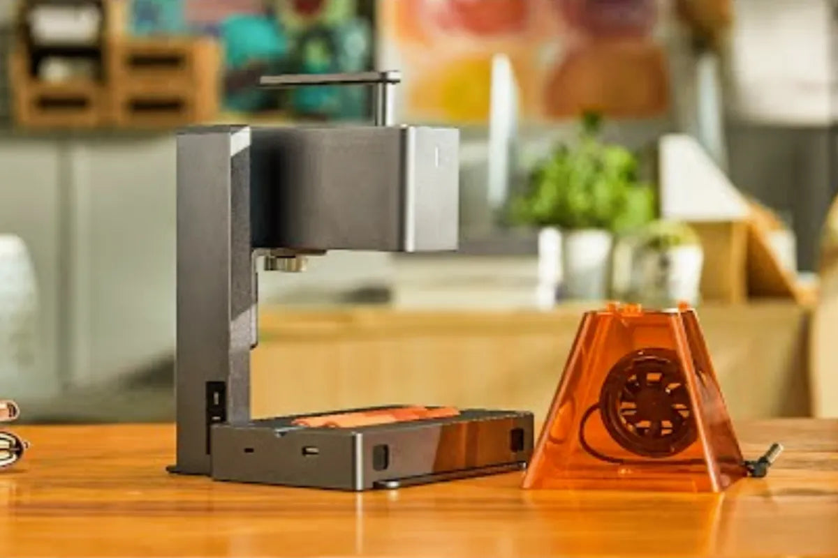 Portable engraving machine on the table