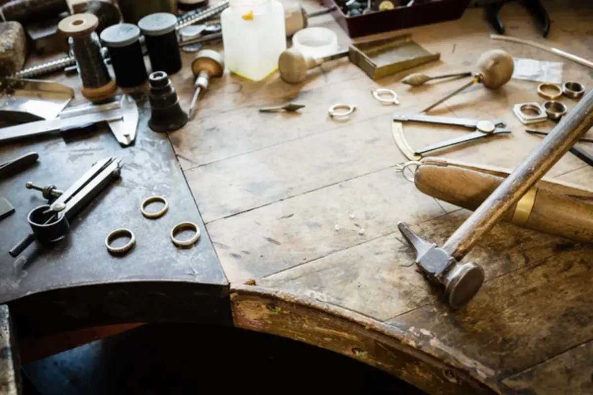 Jewelry hand carving