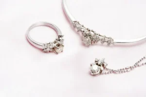 Jewelry hand carving